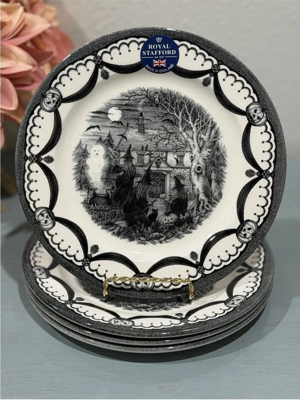 ROYAL STAFFORD WITCH COVEN SET OF 4 SALAD-PLATES HALLOWEEN WITCHES GHOST